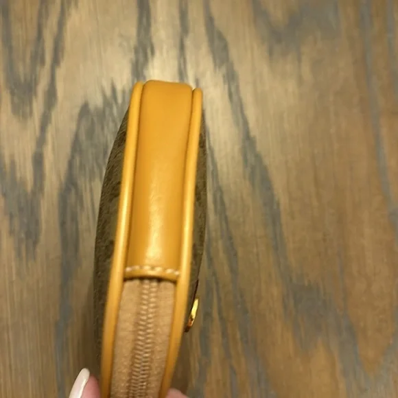 Gucci Coin/Credit Card Purse - Picture 7 of 16